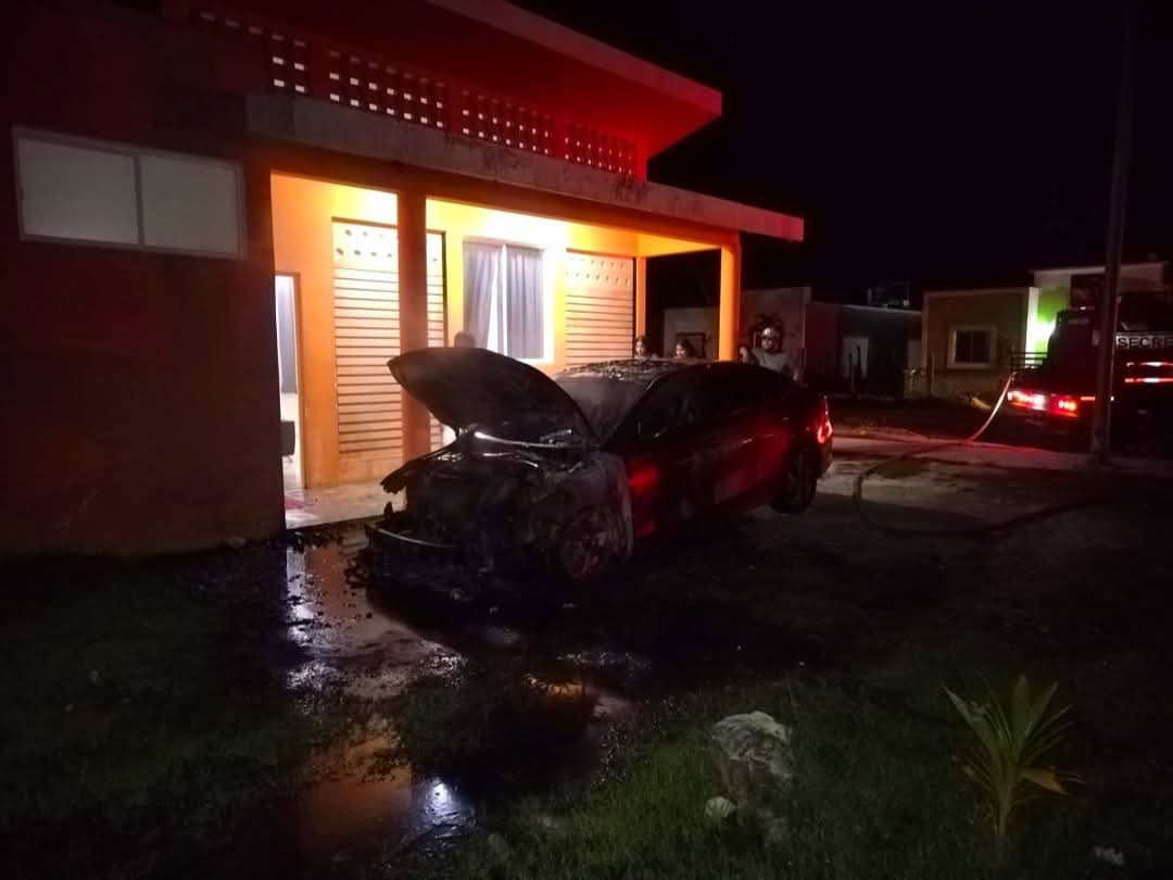 Bomberos controlan incendio de madrugada en colonia Fertimex