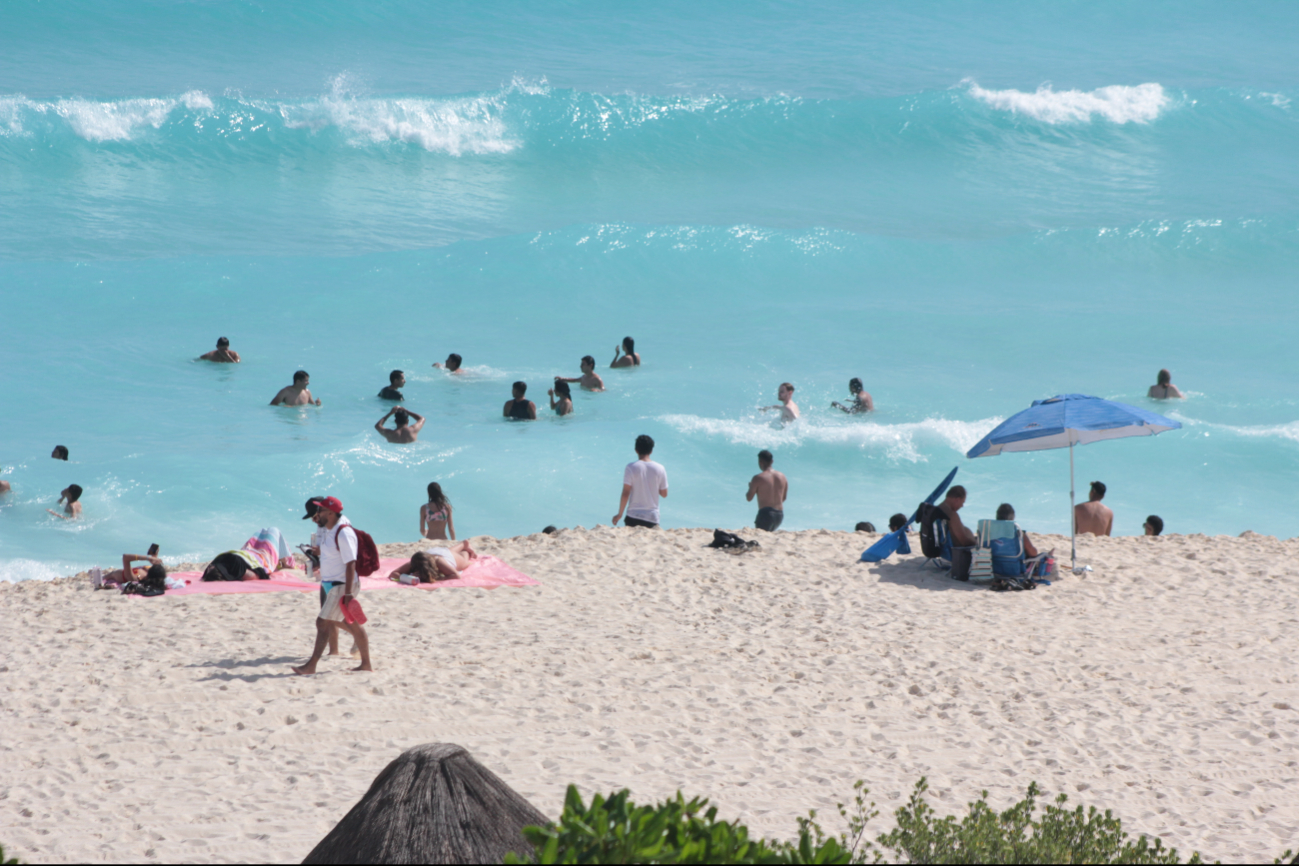 Playa Delfines de Cancún recibió  a más de tres mil turistas por las vacaciones decembrinas  