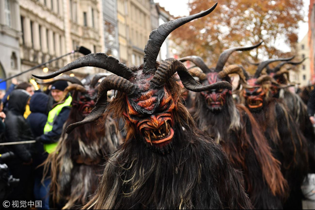 En Austria, Alemania, Hungría, Eslovenia y la República Checa, se celebran eventos como la Krampuslauf o carrera de Krampus