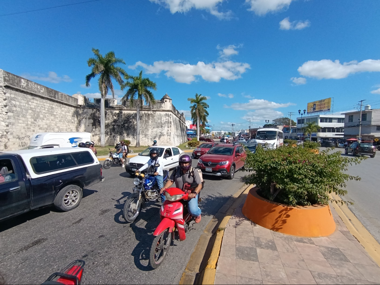 Obras buscan mejorar la movilidad peatonal, pero generan complicaciones temporales