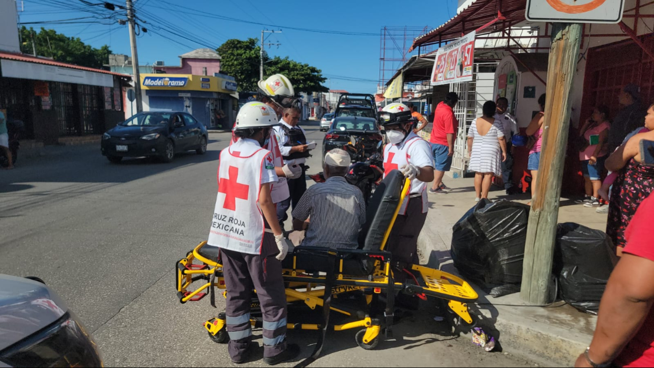 Un hombre adulto fue atropellado en la Colonia Volcanes y llevado al hospital