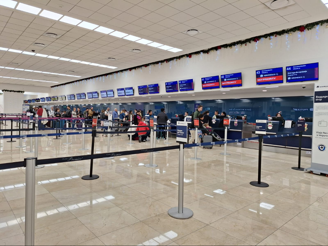 Baja afluencia de viajeros en el Aeropuerto de Mérida durante este 24 de diciembre