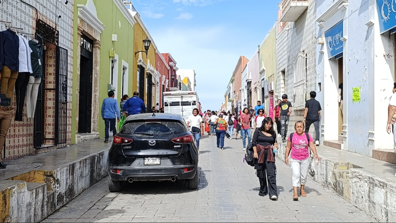 Afluencia masiva en el Centro Histórico de Campeche ante compras navideñas