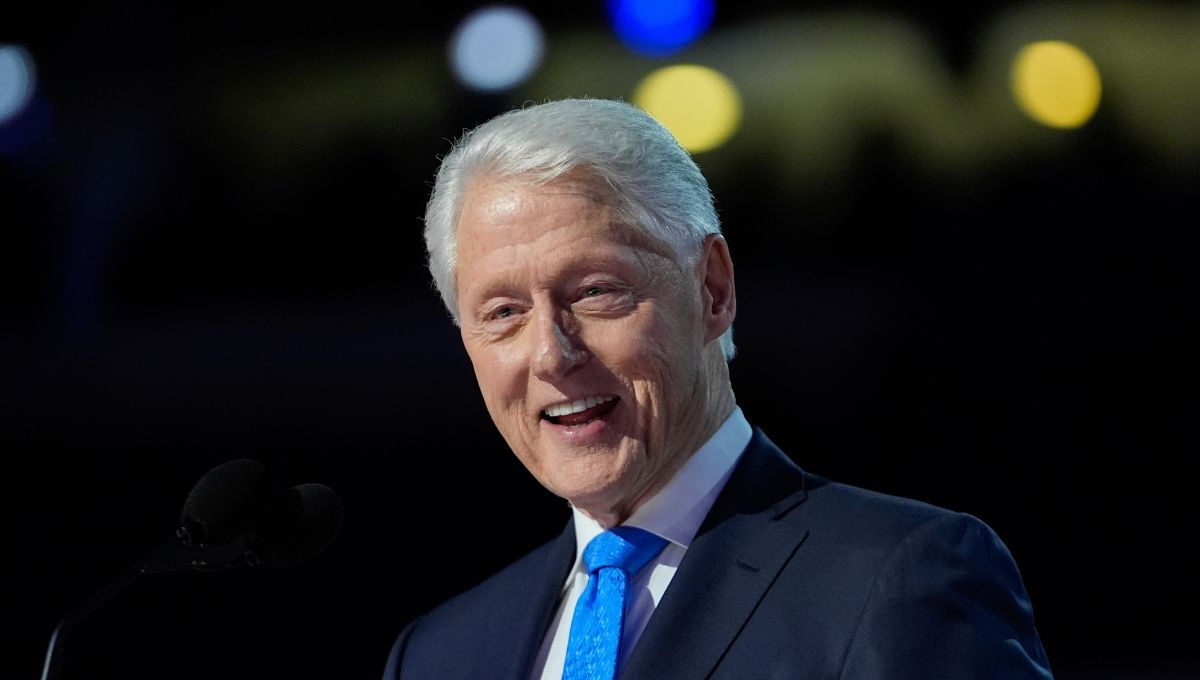 Bill Clinton es dado de alta tras hospitalización y pasará Navidad en casa