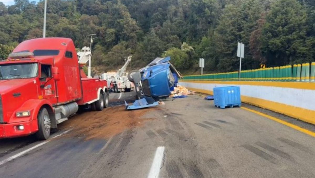 Las autoridades recomiendan a los conductores anticipar sus tiempos de traslado, utilizar rutas alternas y extremar precauciones