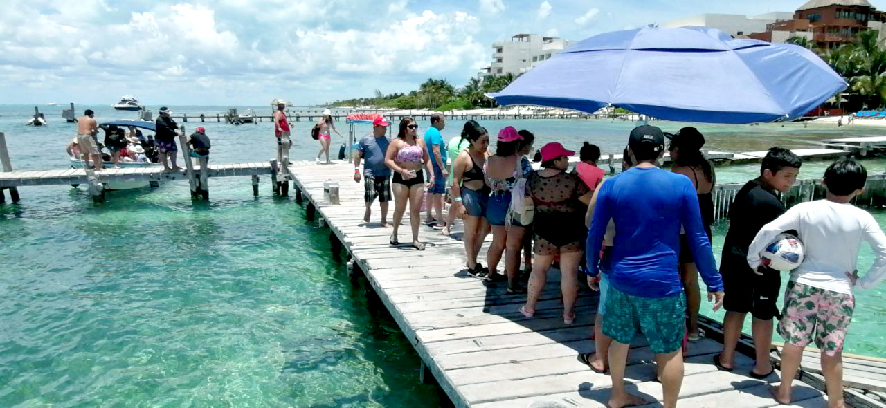 Más de 20 mil turistas cruzan a Isla Mujeres en vísperas de Navidad