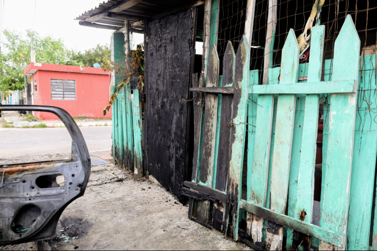 Parte de una vivienda logró quemarse durante el incidente.