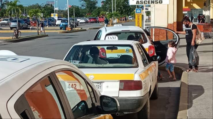 A pesar de lo establecido, taxistas aumentaron tarifas por su cuenta.