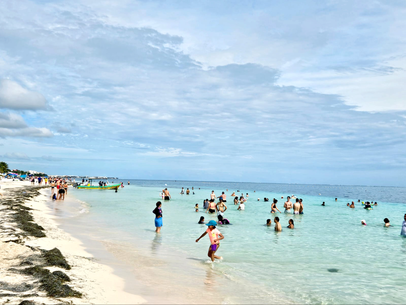 Bañistas que arribaron a Puerto Morelos gozaron con el clima caluroso que imperó