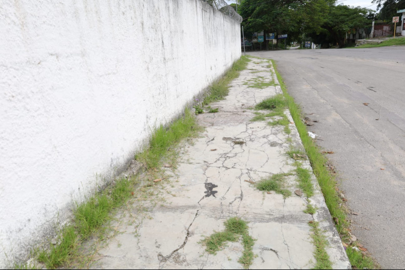 Calles en Calderitas están en necesidad de ser renovadas.