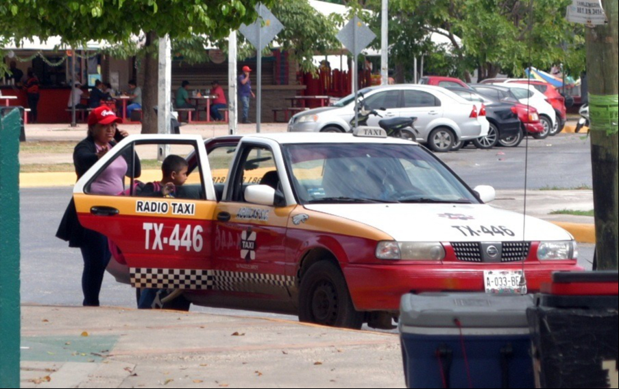 Ciudadanos denuncian cobros excesivos de taxistas en Campeche