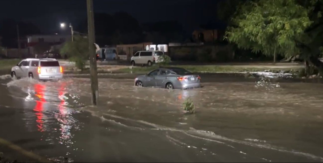 Debido al sistema de drenaje, las calles en Cancún pueden inundarse.