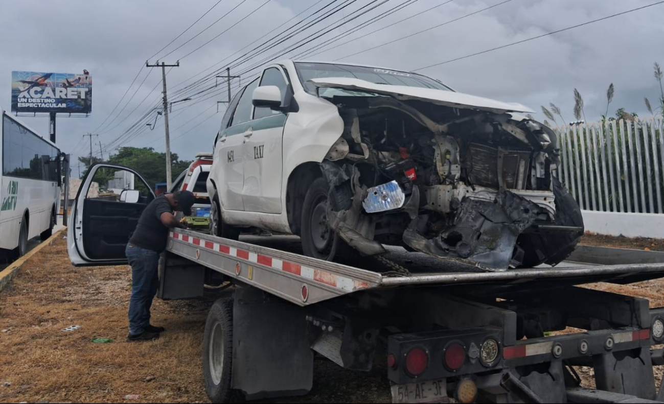 Descuidos al conducir provocan dos accidentes y dejan al menos cuatro lesionados en Cancún