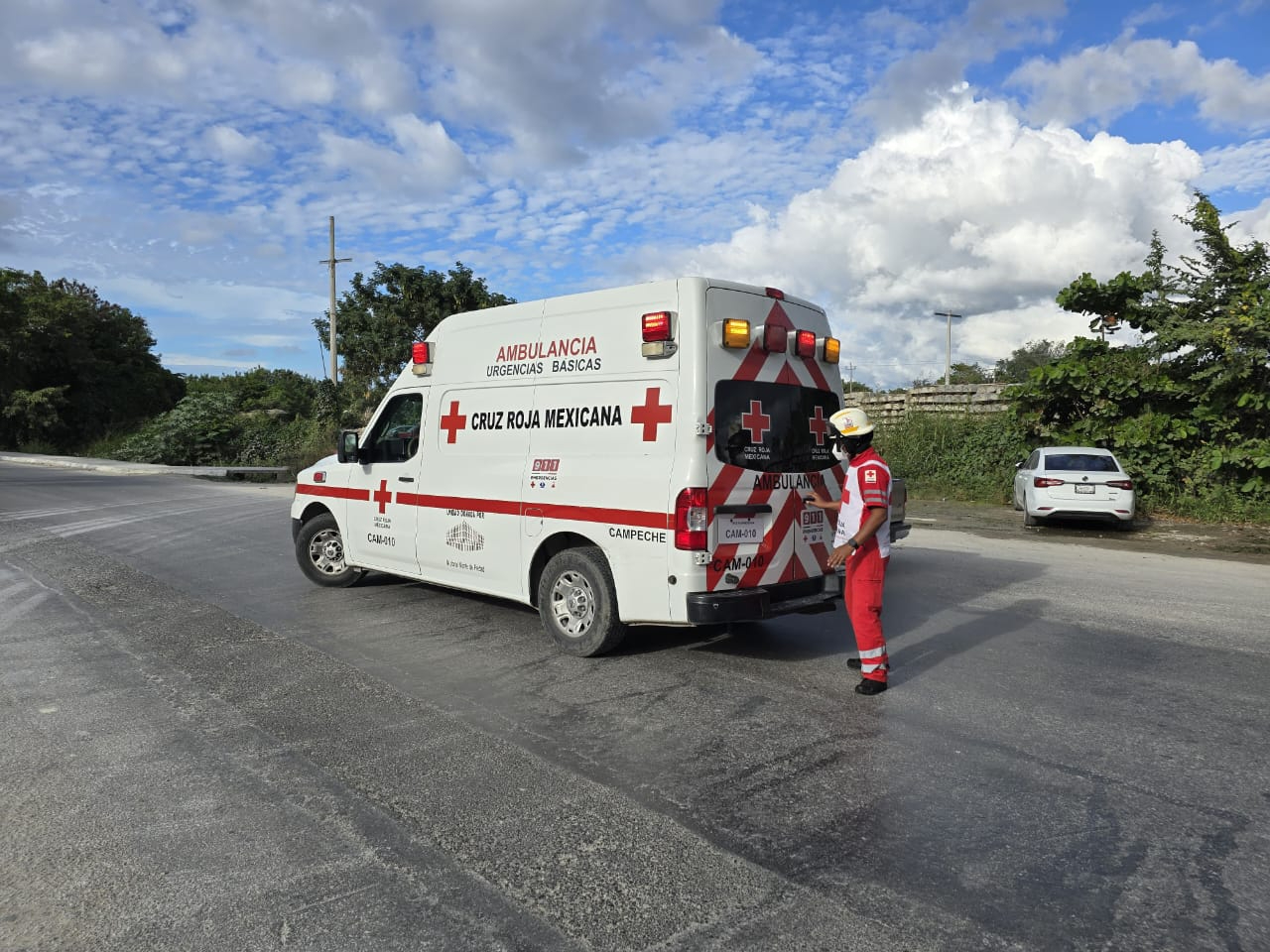 La Cruz Roja Mexicana asistió al sitio para brindar asistencia.