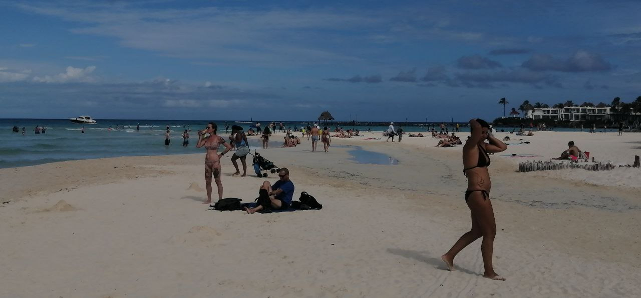 Turistas de los hoteles en Isla Mujeres acudieron a los arenales