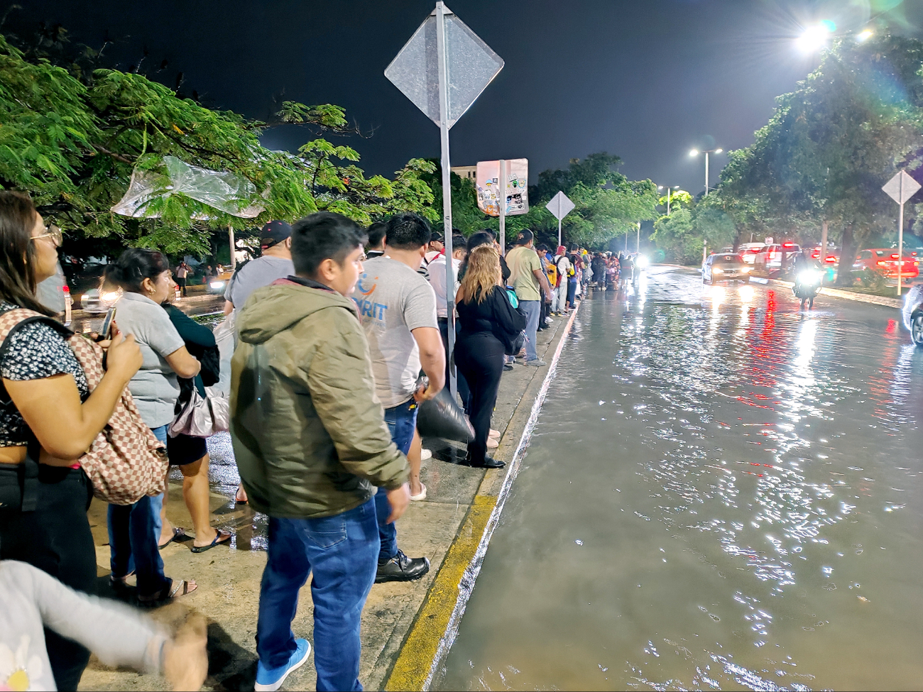 A causa de los encharcamientos, los taxis no brindaban el servicio