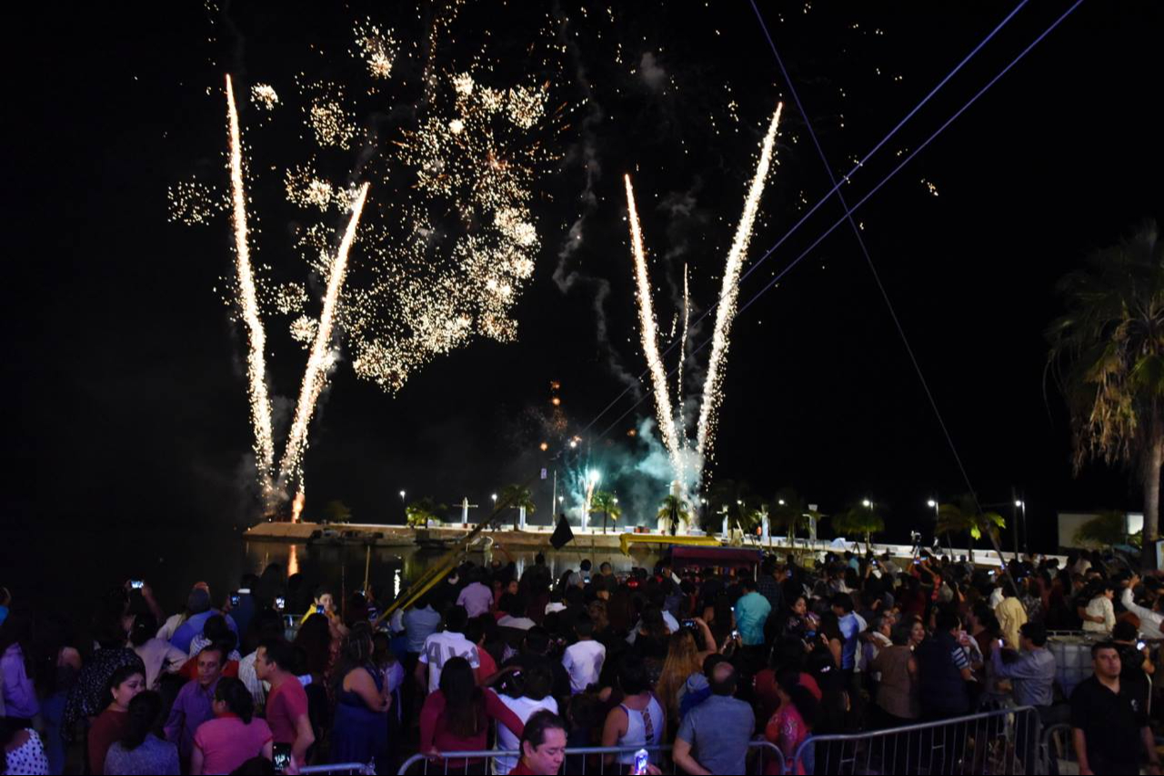 El baile en el malecón de la capital es un evento destacado