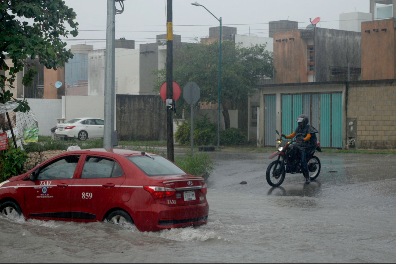 Para hoy se espera  que las condiciones  del clima sea  iguales, por lo que  se presentarán  chubascos fuertes en  todo el estado