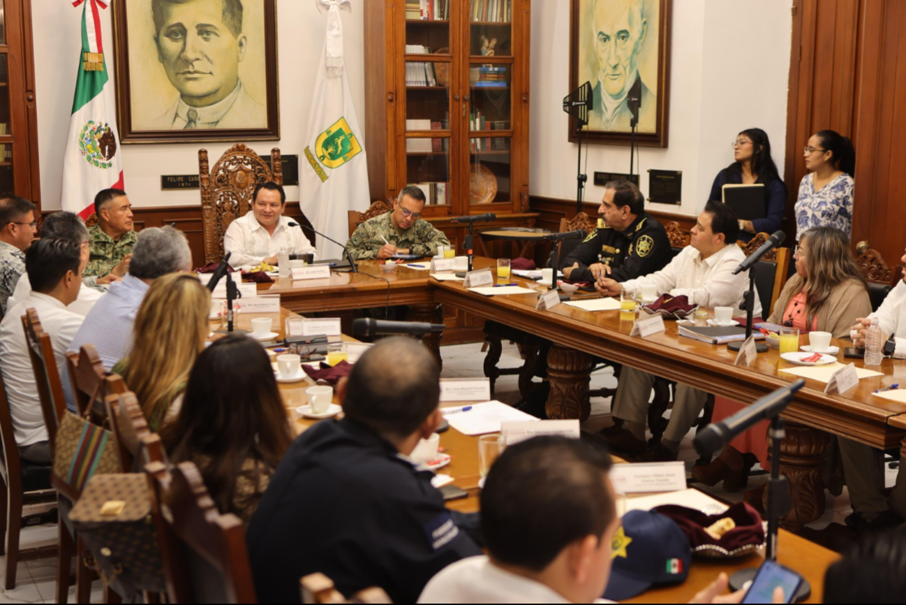 Gobernador de Yucatán lidera reunión para garantizar la paz en fiestas decembrinas