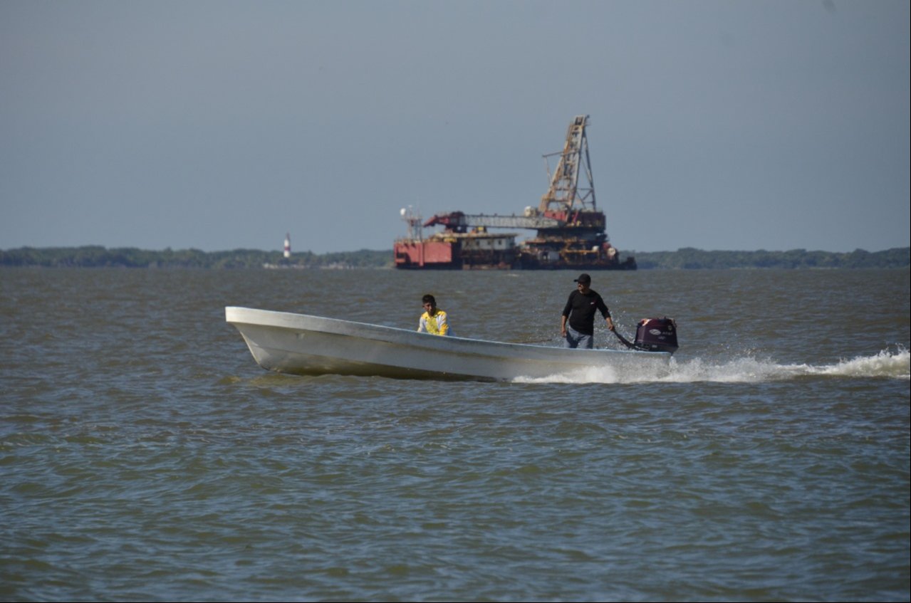 Piden liberar zonas restringidas de pesca ante baja producción petrolera en la Sonda de Campeche