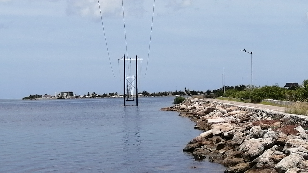 Amenazan con protestas en Isla Arena ante altos recibos de luz y días sin servicio 