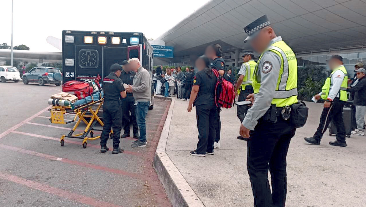 Obligan a turista extranjero pagar 3 mil pesos por servicio de ambulancia en el aeropuerto de Cancún