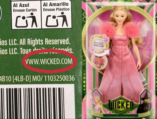 Demandan a Mattel por enlace a sitio para dultos en juguetes de Wicked.