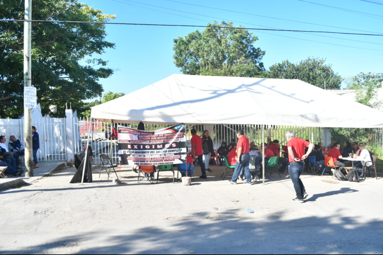 Trabajadores del Cecytec en Campeche anuncian plantón en oficinas centrales por falta de pago 