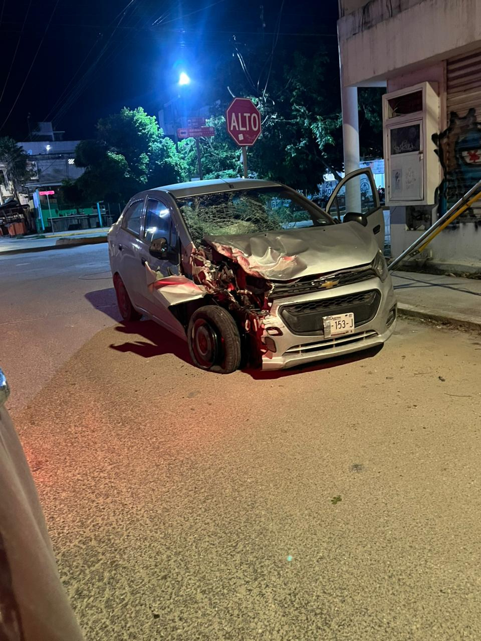 El primer accidente involucró a una camioneta Volkswagen