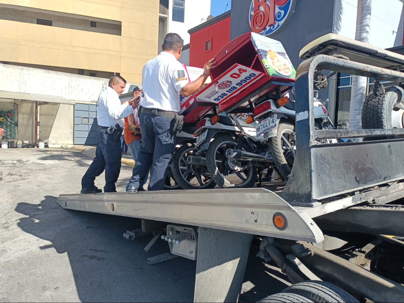 Empleada de Ciudad del Carmen gana demanda laboral y embargan motos a restaurante 