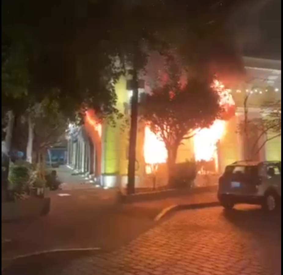 Se incendia el Museo de Arte de Mazatlán.