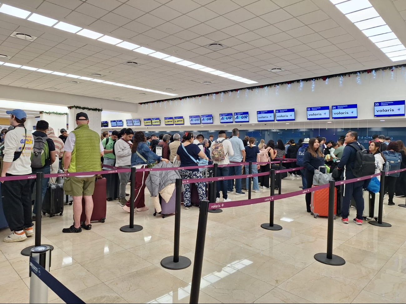 Hay gran afluencia de usuarios en el aeropuerto de Mérida