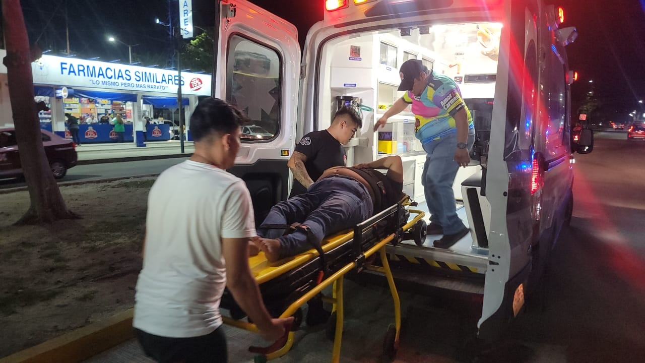 La madre terminó siendo transportada al hospital.