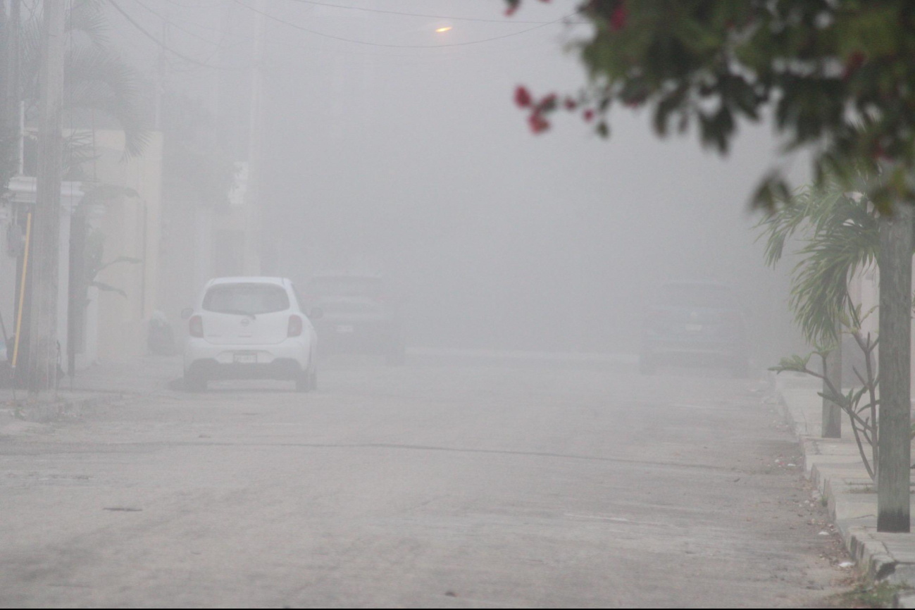 La niebla se formó desde la noche del domingo