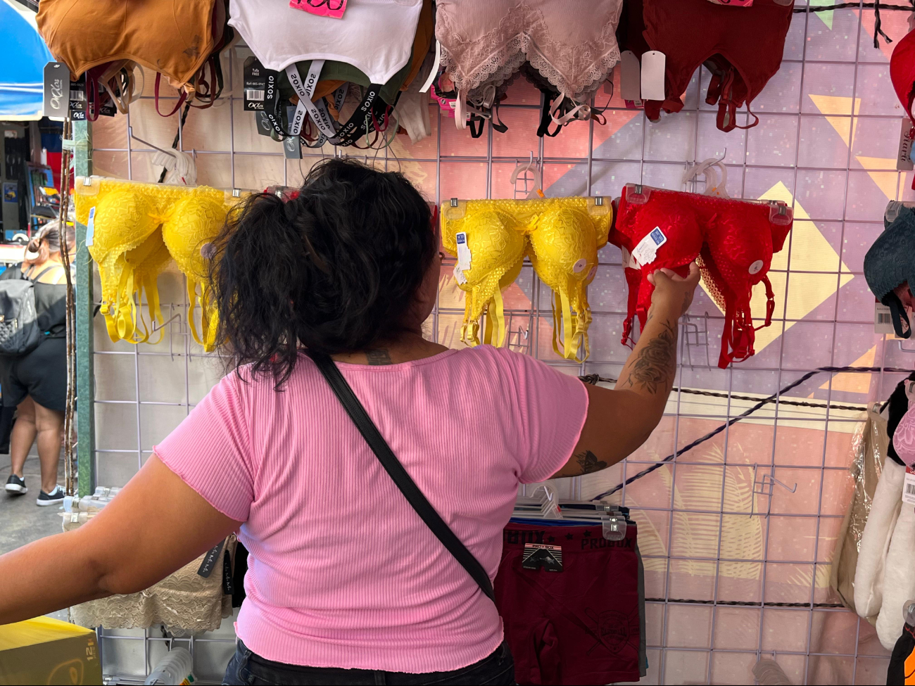 La ropa interior de colores ya se vende en distintos puestos del Centro Histórico de Mérida