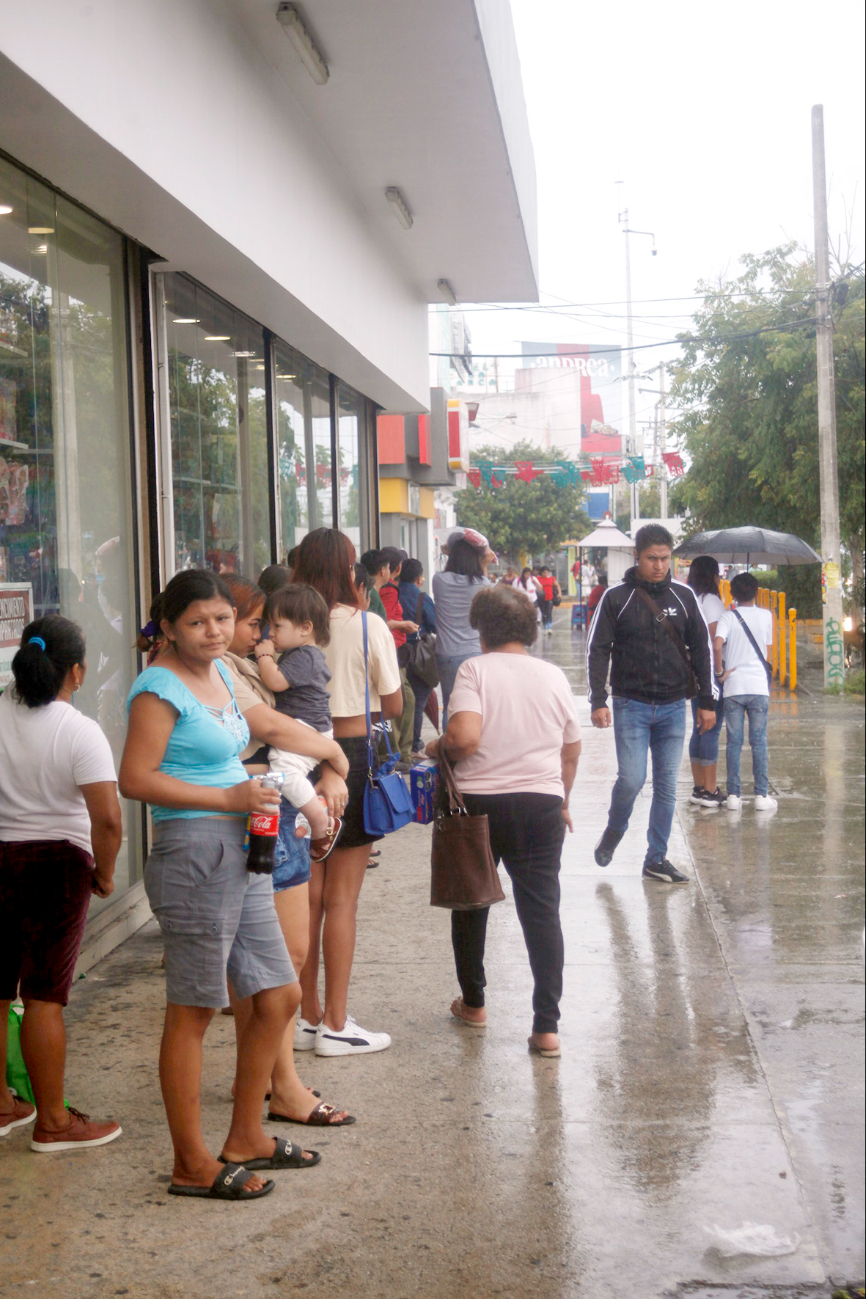 Las precipitaciones más intensas incluirían descargas eléctricas. Recomiendan mantener despejado el frente de las viviendas para evitar encharcamientos