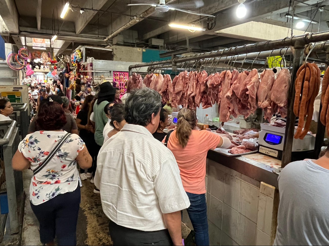 Mercados de Mérida lucen abarrotados previo al Año Nuevo