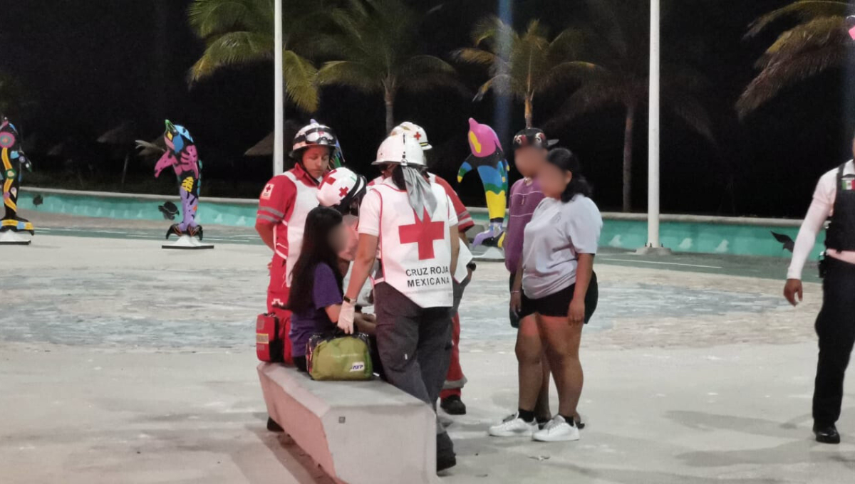 Jovencitas  caen de motocicleta en Ciudad del Carmen tras recibir accidentalmente un balonazo