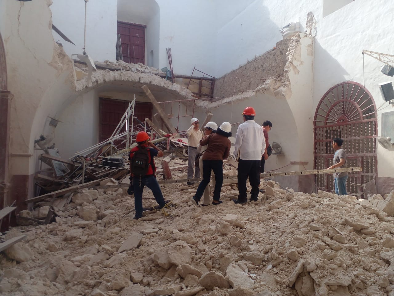 Alertan  por estafadores tras el derrumbe de la parroquia de Calkiní en Campeche