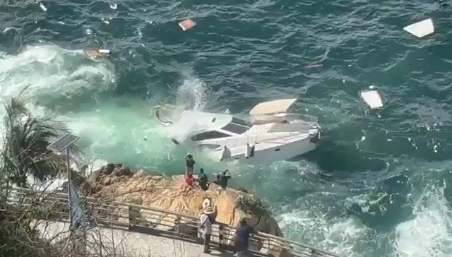 Un grupo de 15 turistas quedó atrapado en el hundimiento de un yate en La Quebrada, Acapulco