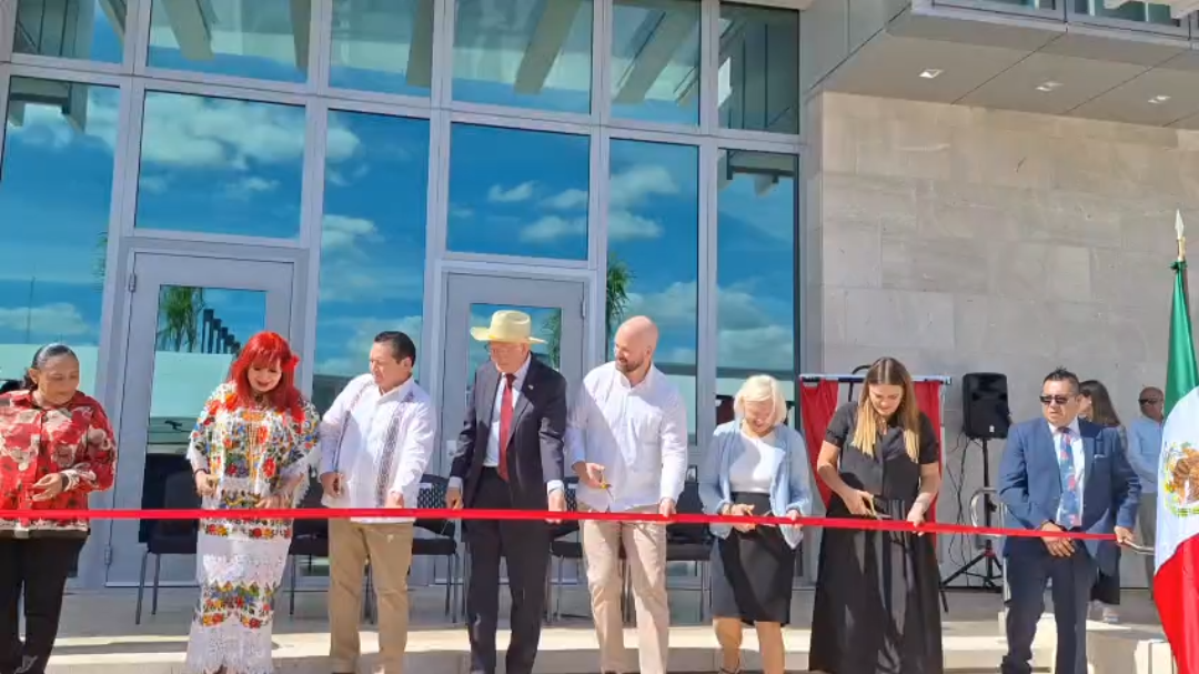 Ceremonia de inauguración  del nuevo edificio del consulado americano  en Mérida