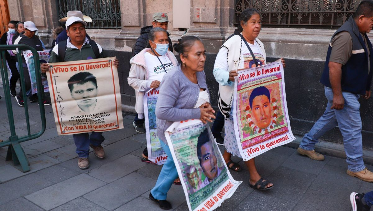 Claudia Sheinbaum se reúne con padres de los 43 normalistas para retomar diálogo sobre Ayotzinapa