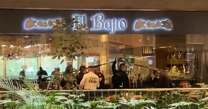 El ataque fue directo contra un comensal en el restaurante El Bajío por hombres encapuchados