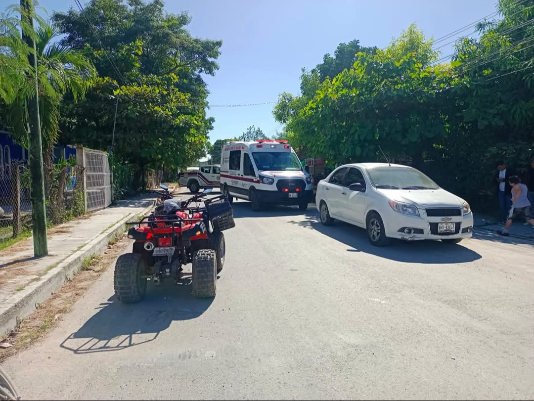 Dos mujeres viajaban en una cuatrimoto y fueron impactadas por un automóvil