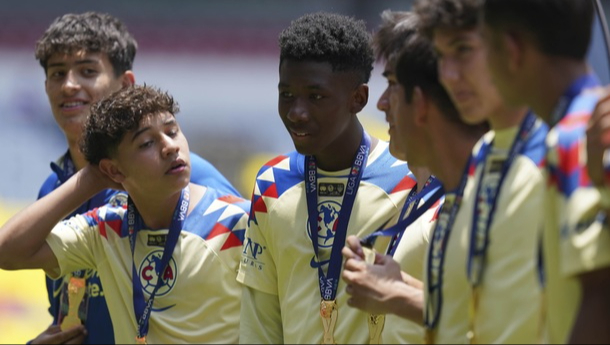 El hijo del Chucho Benítez brilla con el América