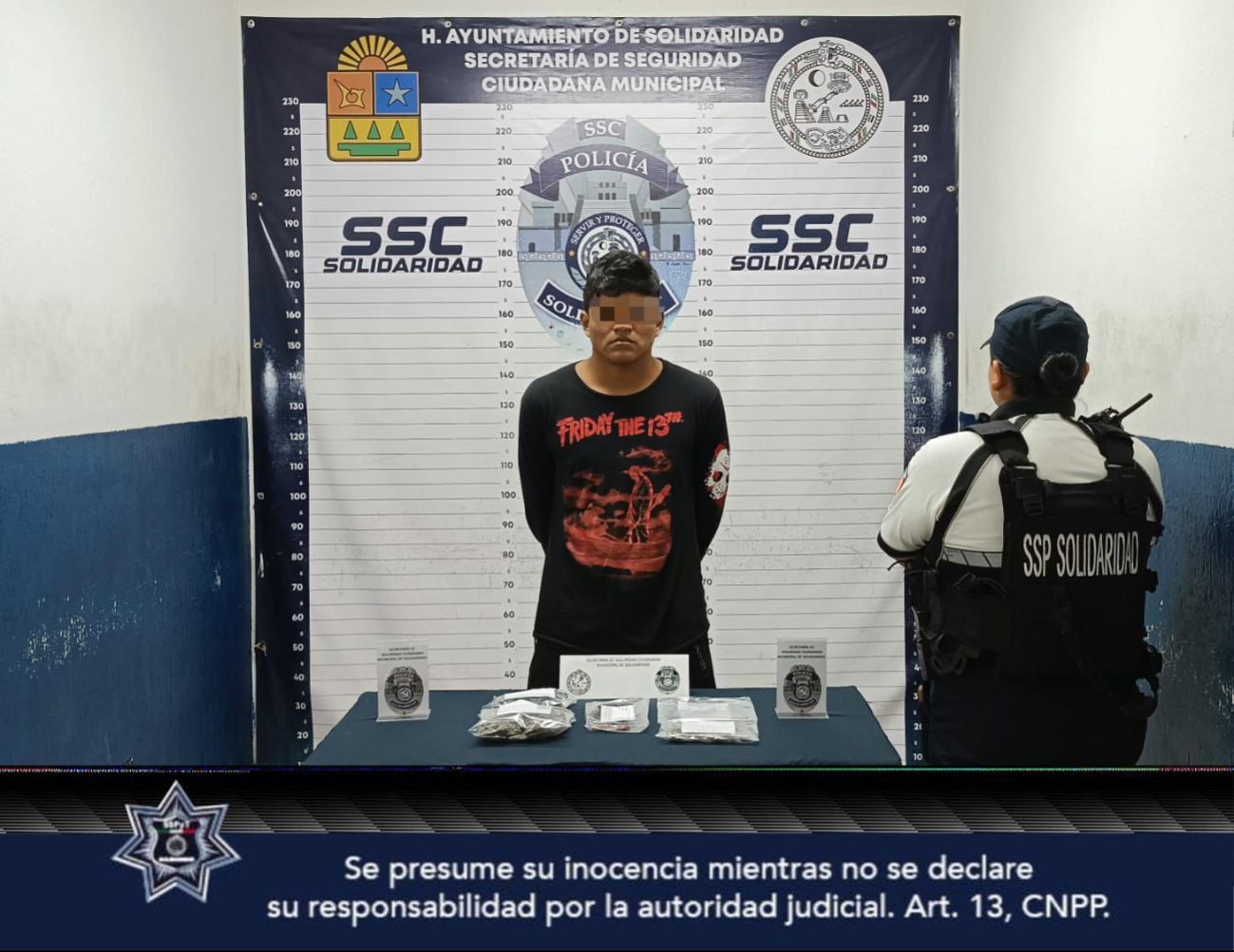 En sus pertenencias se encontraron 25 bolsas de posible droga y un celuar