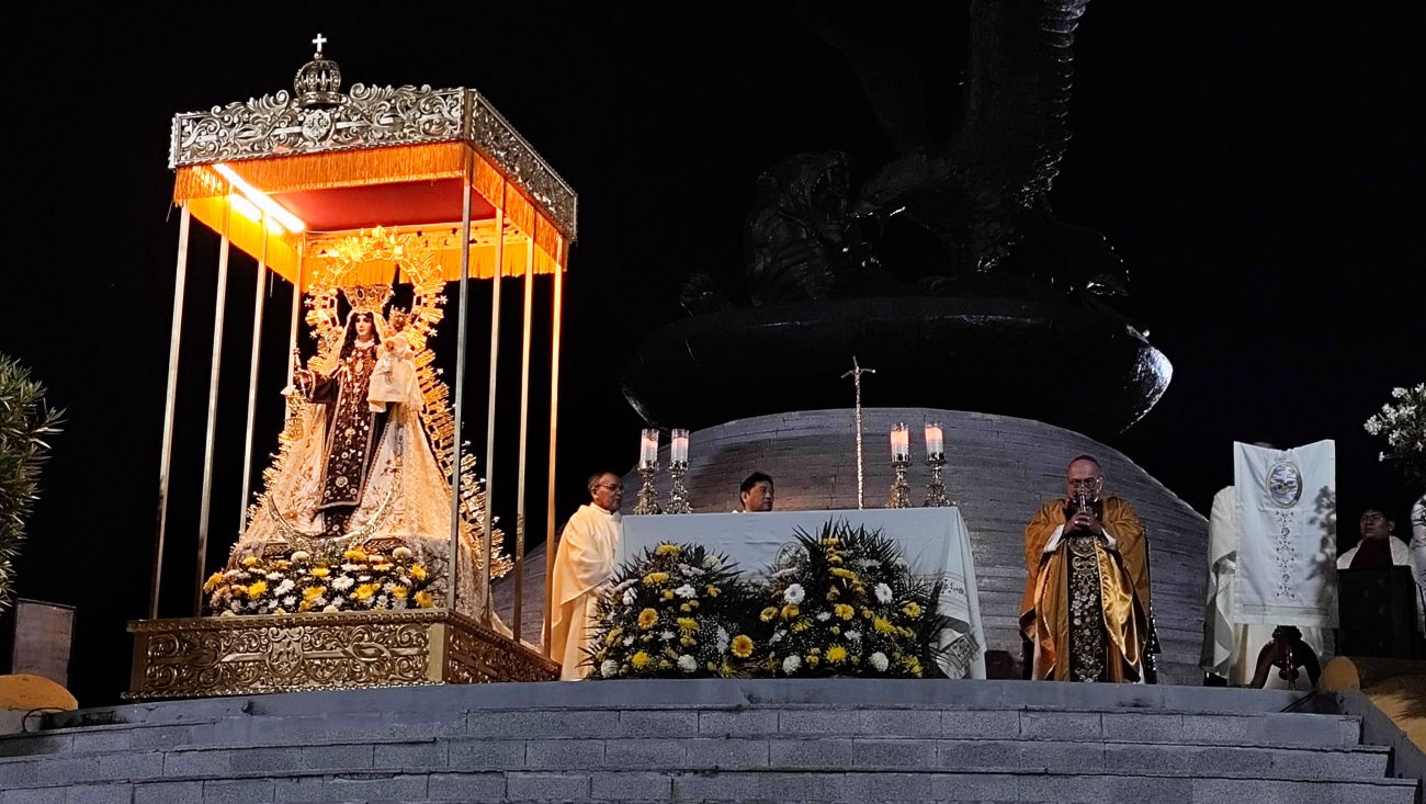 Histórico recorrido de la Virgen del Carmen por el Puente Zacatal