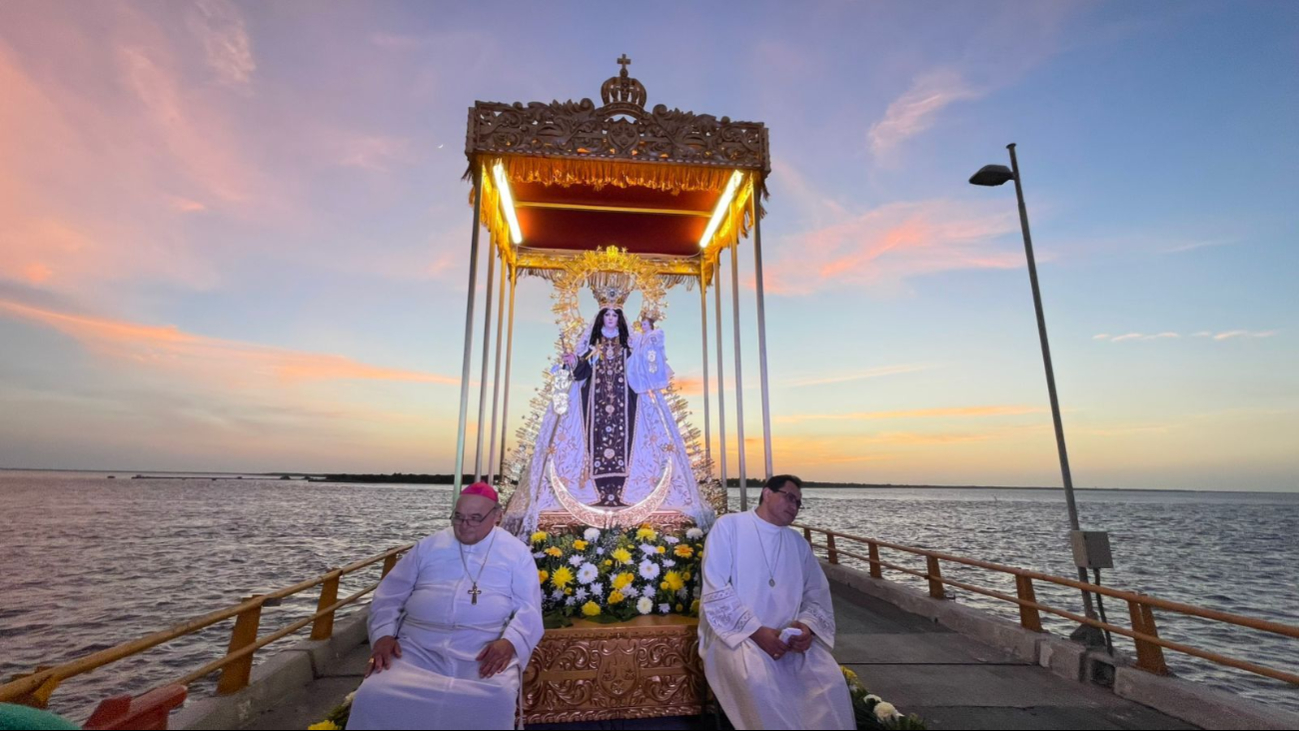 La Virgen del Carmen recorrió el Puente Zacatal la tarde de ayer para bendecir la infraestructura