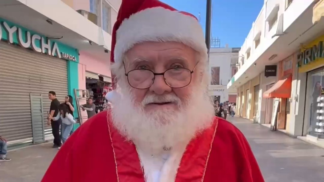 Omar Pinkus ha interpretado a Santa Claus durante 9 años