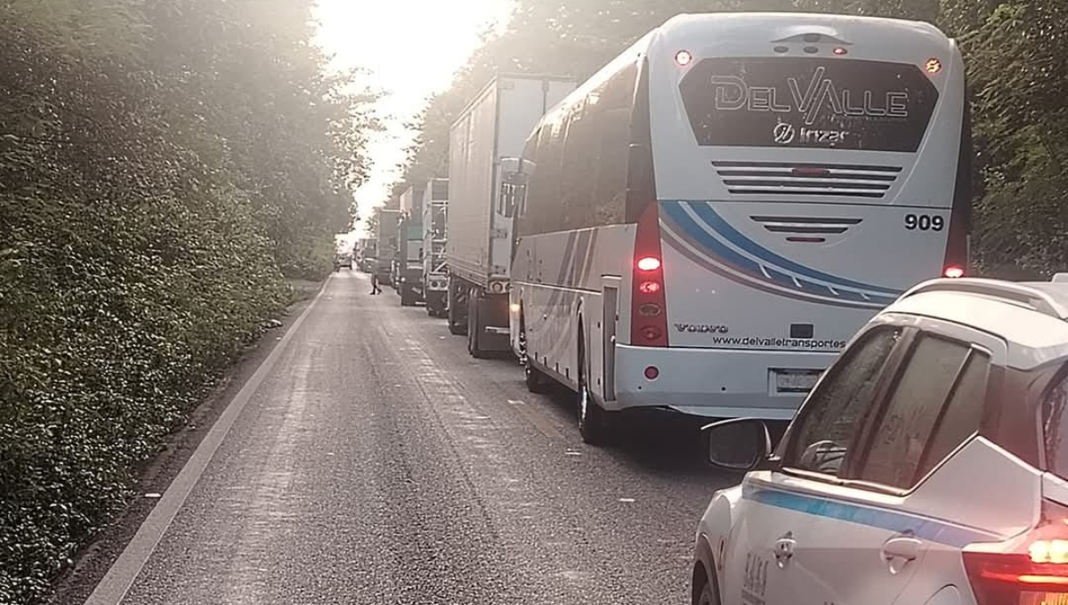 Suman 24 horas de bloqueo en la vía Mérida-Cancún por vecinos de Ignacio Zaragoza